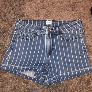 “Sneak peek” high wasted shorts